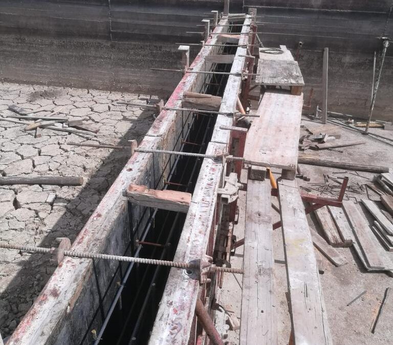 Construcción de presas y canales